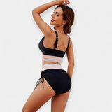 Aukštu liemeniu bikinis su pakietinimais