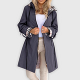 Ilgas paltas su gobtuvu ir elegantiškomis detalėmis