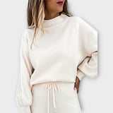 Komplektas, pasižymintis patogumu ir nesenstanti elegancija