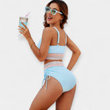 Aukštu liemeniu bikinis su pakietinimais