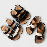 Blizgantys sandalai