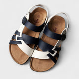Blizgantys sandalai
