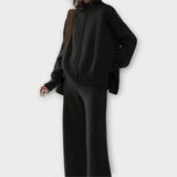 Komplektas, pasižymintis nesenstanti elegancija ir patogumu
